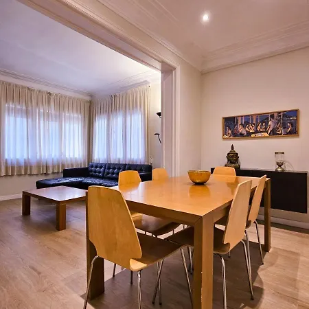 Classbedroom Park Gueell Apartment